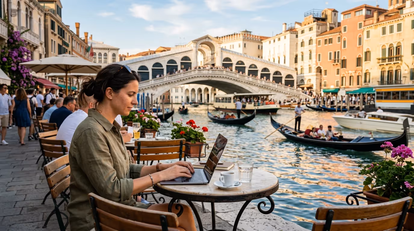 Laptop mit JuMaS am Canal Grande in Venedig — mobiles Arbeiten für Anwälte